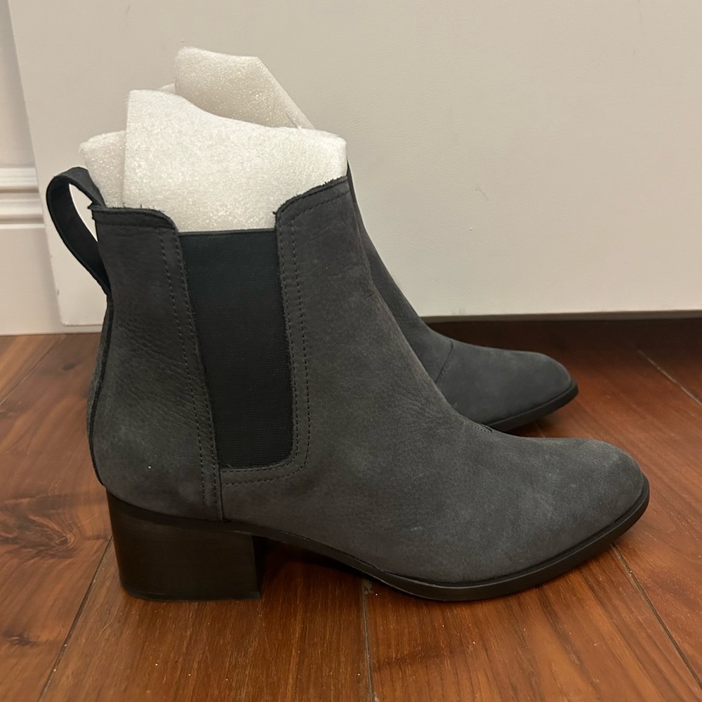Rag & Bone Walker Boot Size 39 (9 ) in Charcoal Nubuck. Brand New original box.